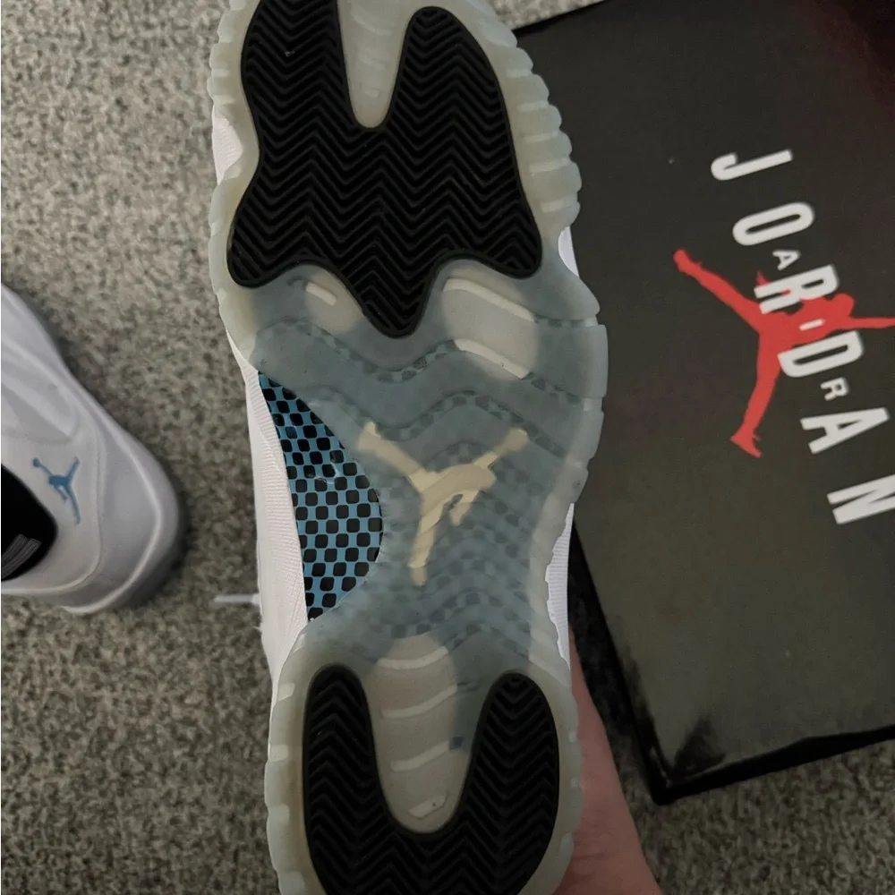 Men’s Jordan 11 Legend Blue High - Picture 4 of 9